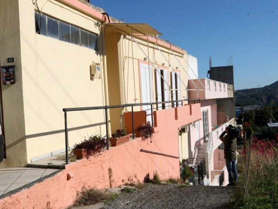 Ανείπωτη οικογενειακή τραγωδία στο Ηράκλειο: Επνιξε τον πατέρα του και έπεσε για ύπνο